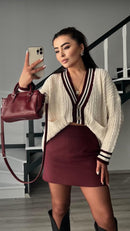 Cardigan femme en maille écru détails bordeaux look Maison Vera