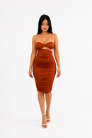 Robe Élégante Drapée – Rouge Brique